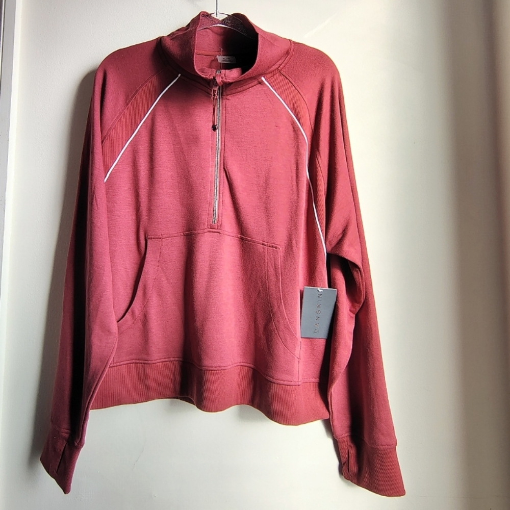 NWT  DANSKIN  PULLOVER